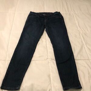 Vera Wang skinny blue dark jeans with pockets front and back